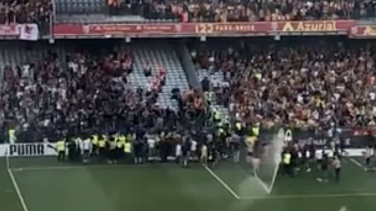 VIDEO: Lens-supporters bestormen uitvak met Lille-fans tijdens de rust