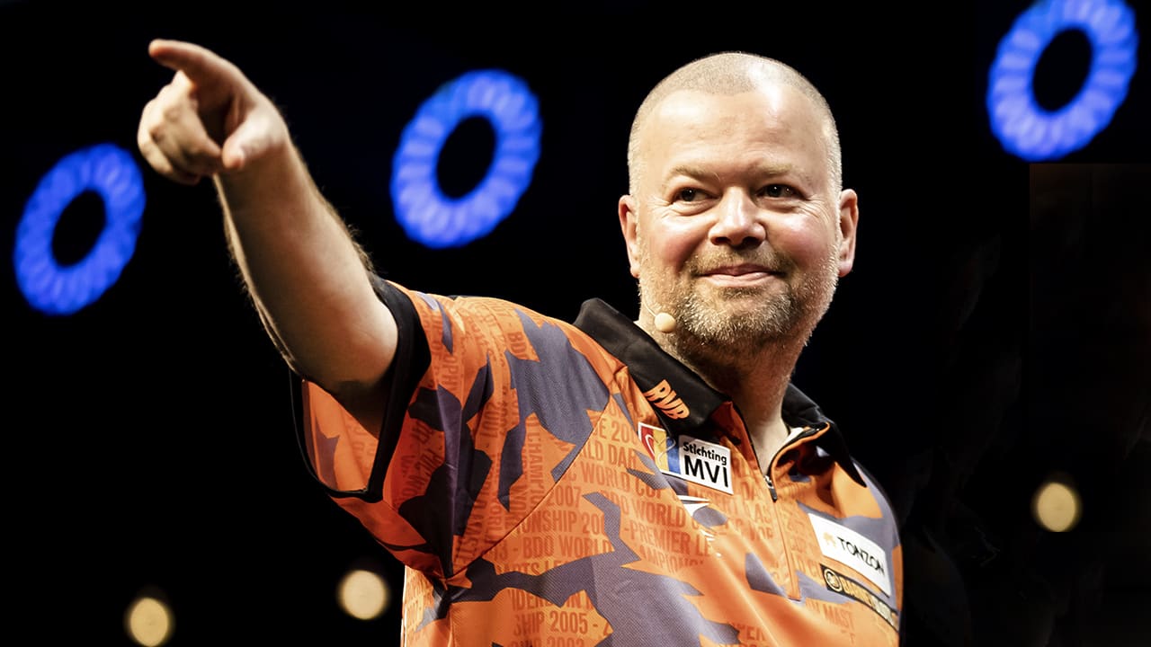 Raymond van Barneveld: 'Darters zijn mentaal verder dan voetballers'