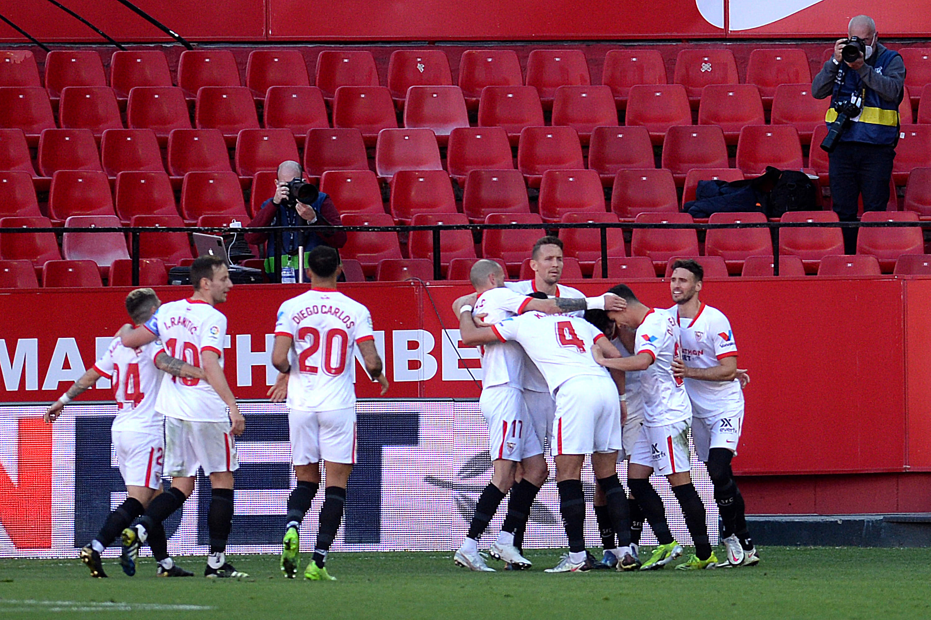 Sevilla boekt zuinige zege op Huesca