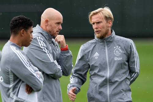 Assistent-trainer Poulsen gezond terug bij Ajax