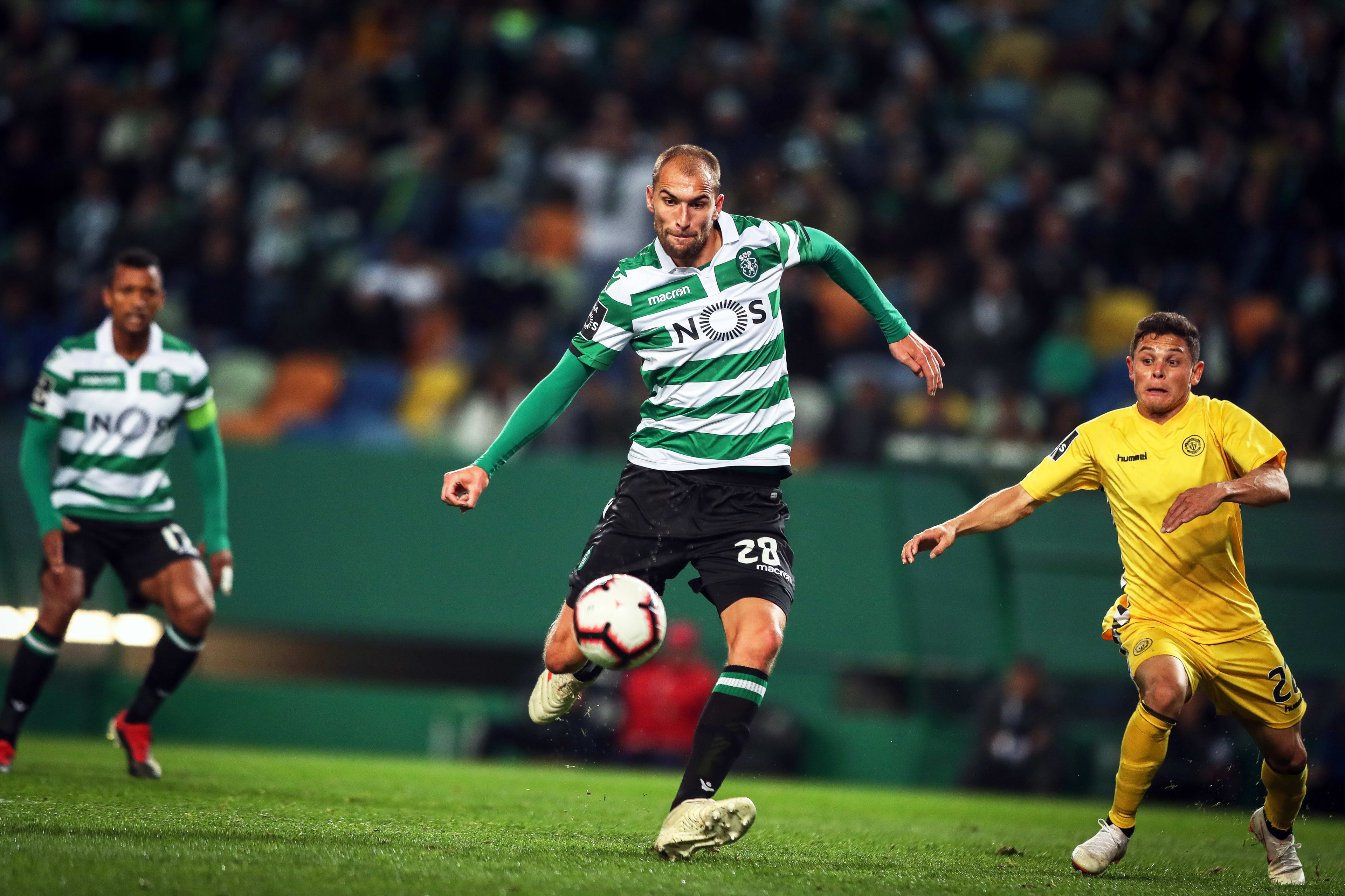 Marcel Keizer en Sporting buigen achterstand om in zinderende overwinning