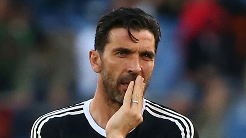 Buffon alsnog geschorst wegens godslastering