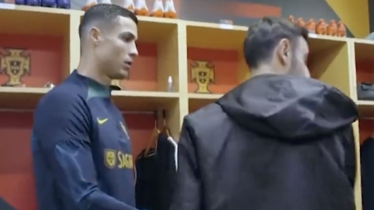 Video: Kille ontmoeting tussen Bruno Fernandes en Ronaldo in kleedkamer Portugal