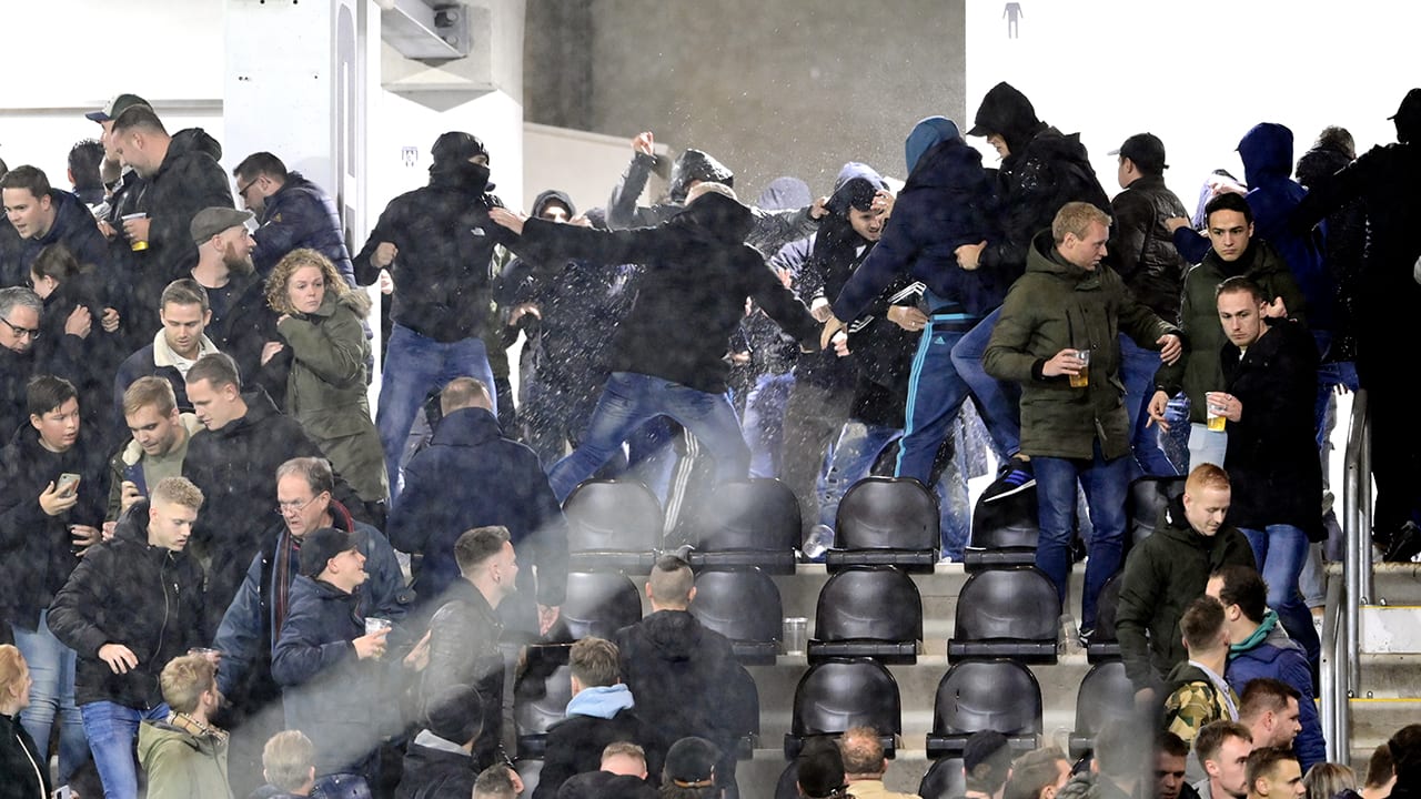 'Begin simpel met het weren van uitsupporters en geef ze een langjarig stadionverbod'