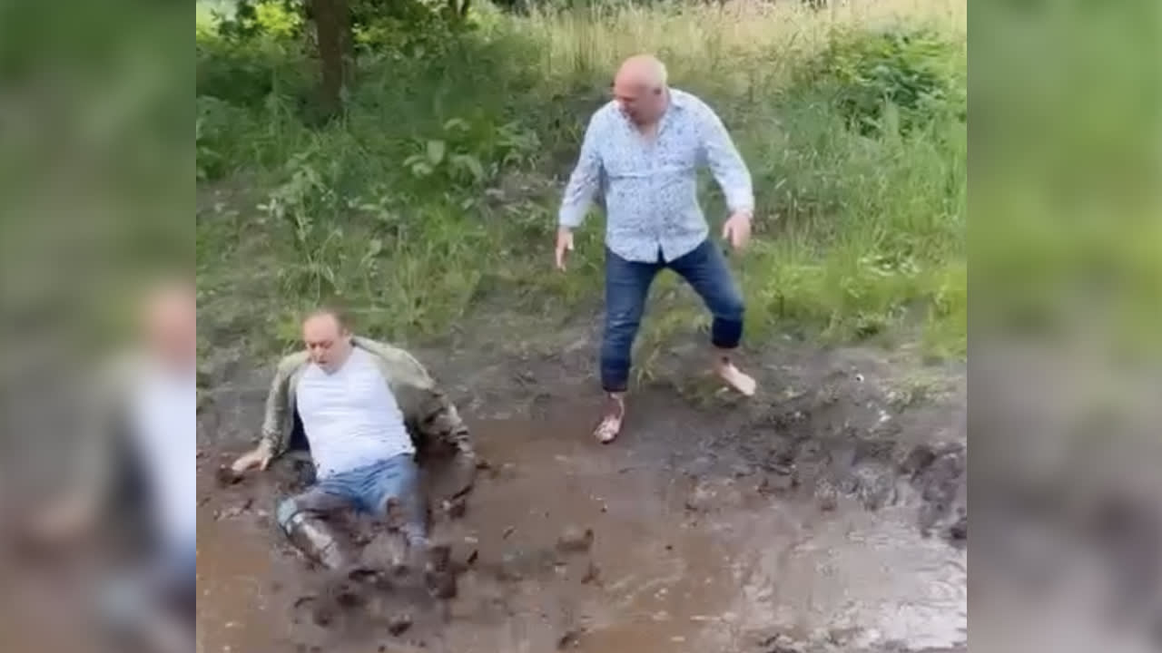 'René van der Gijp' gespot in modderbad met Frans Bauer