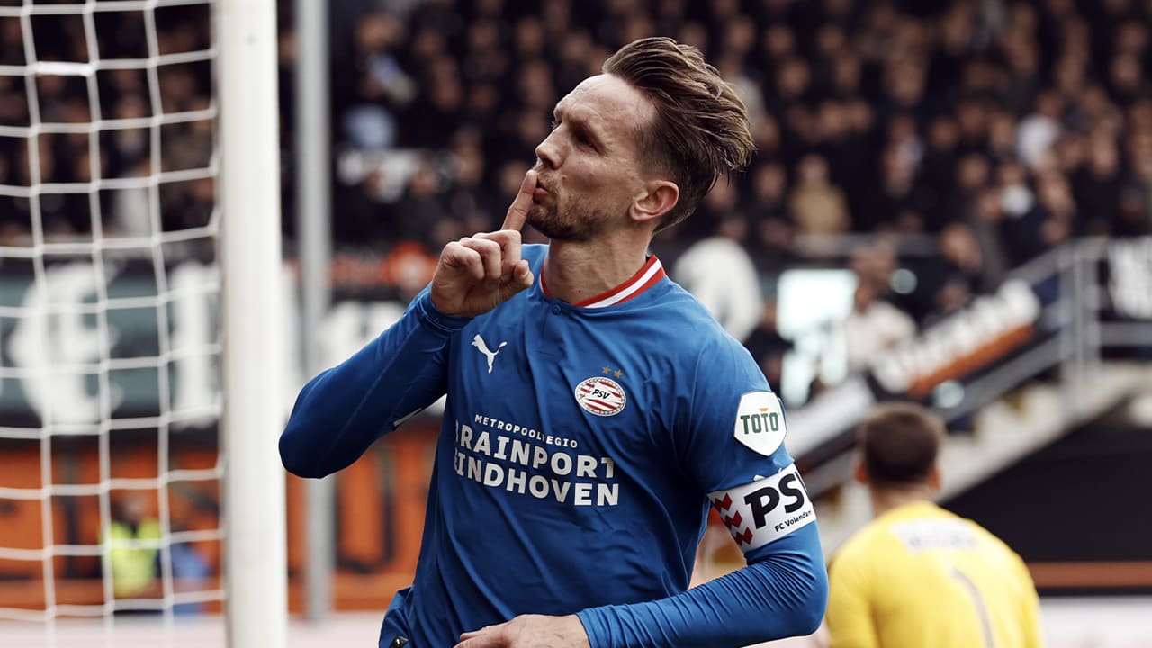 PSV wint van Volendam en blijft meedoen om de tweede plaats