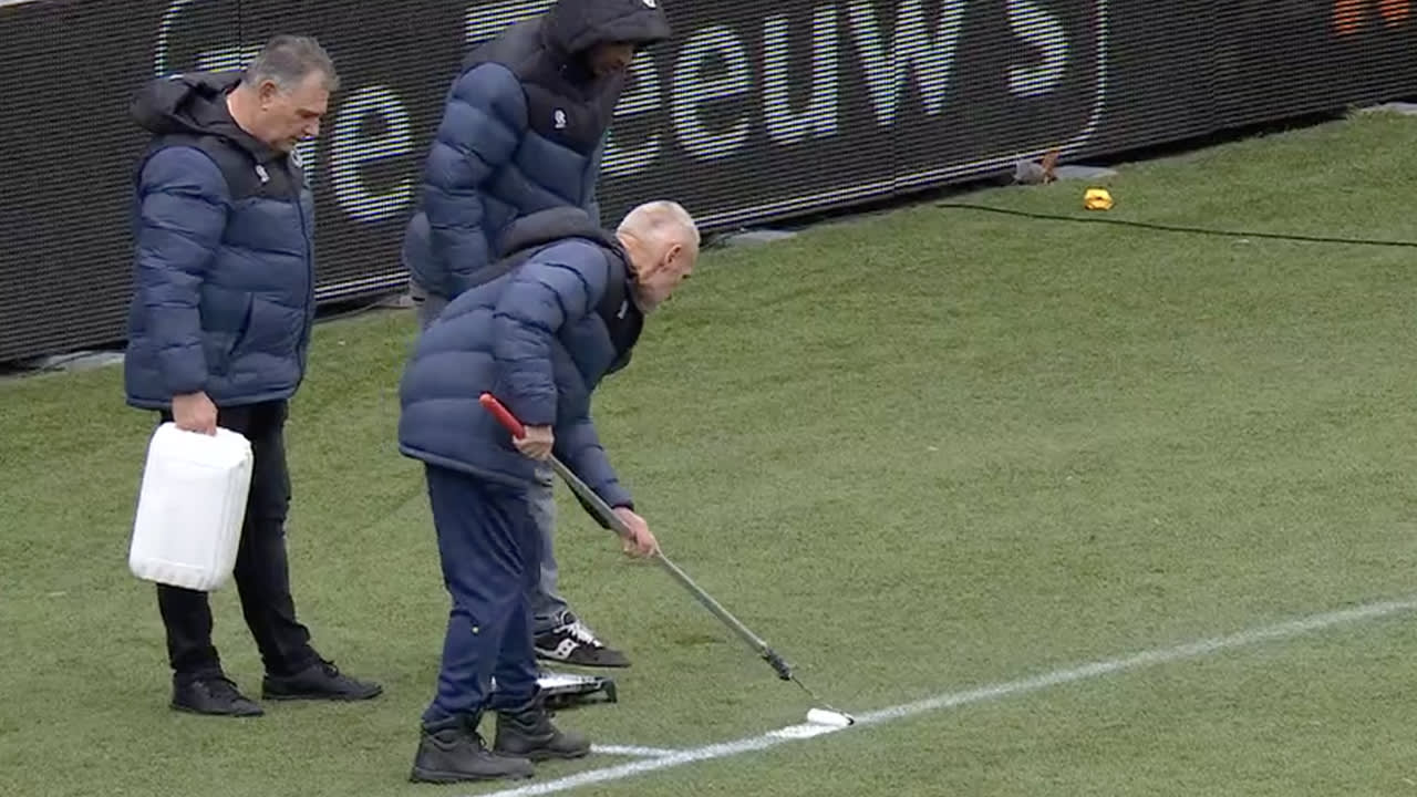 VIDEO: bij Sparta waren ze nog niet klaar vlak voor de aftrap tegen Ajax