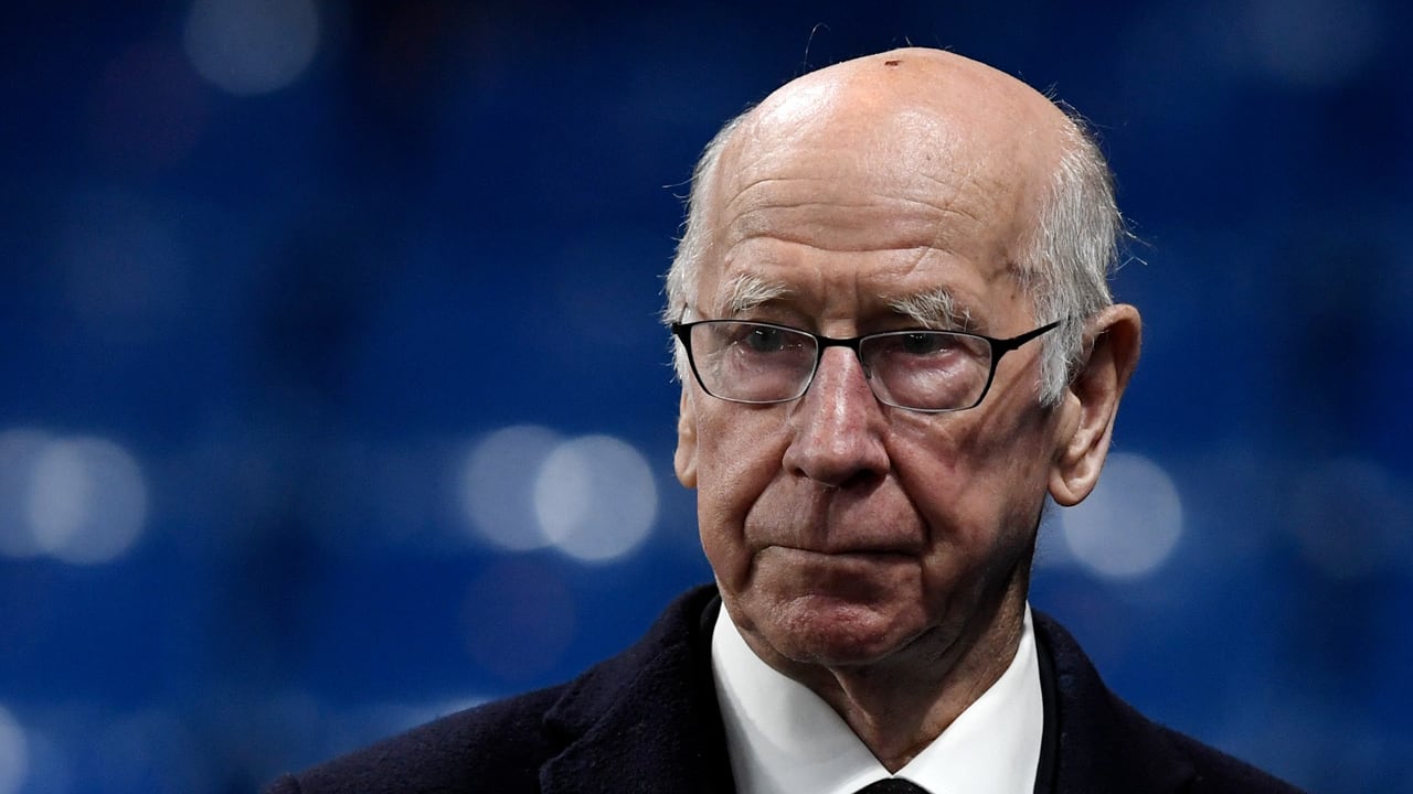 Oud-voetballer Sir Bobby Charlton lijdt aan dementie