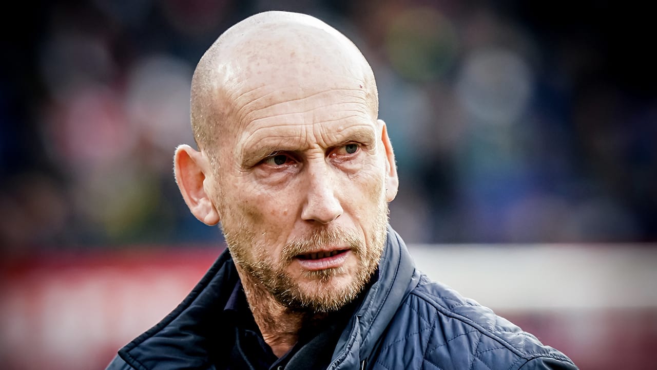 Jaap Stam stapt per direct op bij Feyenoord