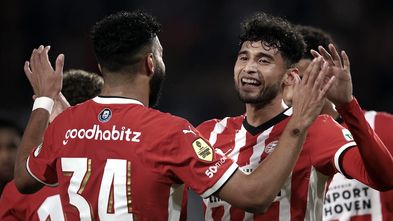 PSV ook in tiende competitieduel tegen PEC Zwolle eenvoudig naar zege