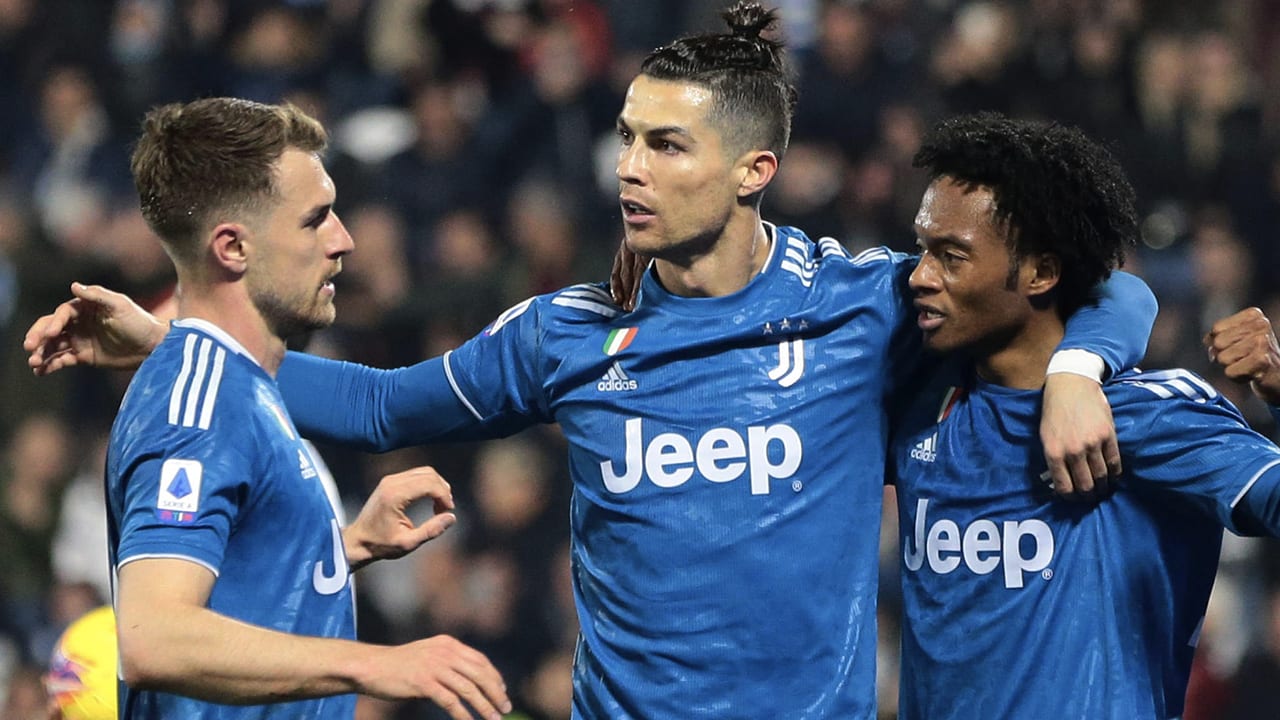 Ronaldo scoort voor winnend Juventus in duizendste wedstrijd