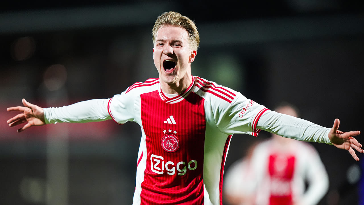 Rijkhoff helpt Jong Ajax met eerste treffers aan ruime zege op MVV