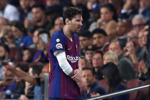 Messi valt uit met elleboogblessure