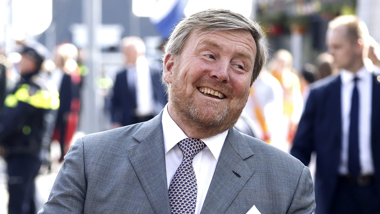 Willem-Alexander blij met opbouwende kritiek: 'Als dat niet kan, eindig je als Poetin'