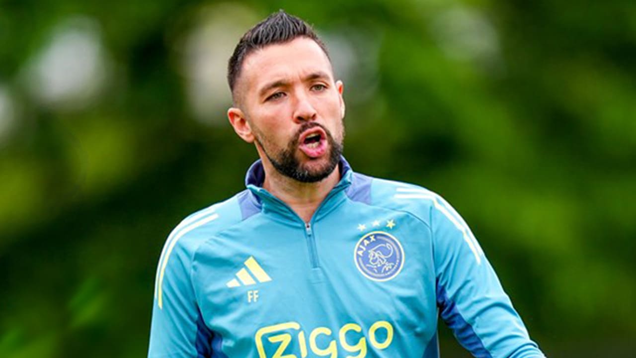 Ajax verliest eerste oefenduel onder Farioli van PEC Zwolle