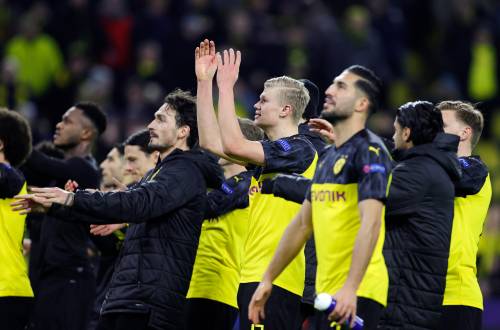 Dortmund jaagt op Bayern met wisselende shirtsponsoren