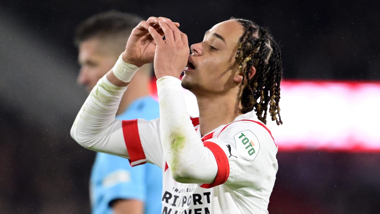PSV wint van Sevilla, maar is uitgeschakeld in Europa League