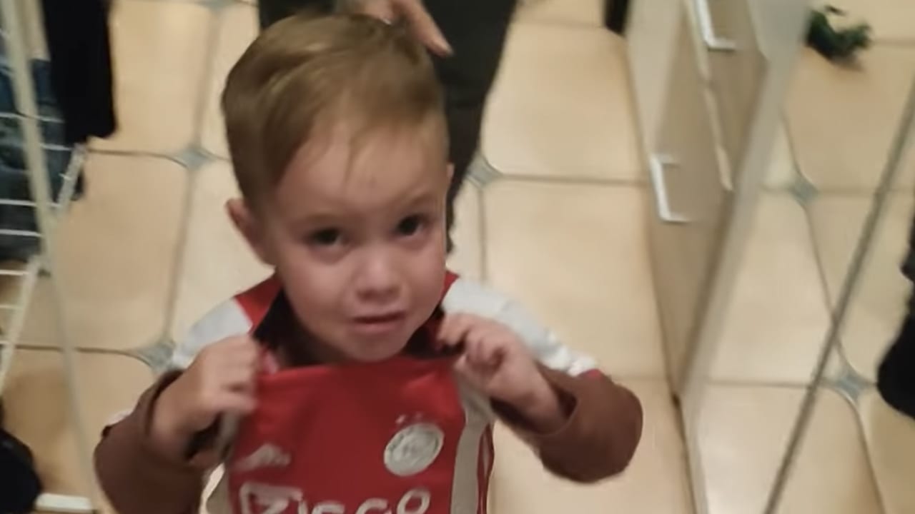 Klein jongetje verafschuwt Ajax-shirt: 'Ik wil Feyenoord!'