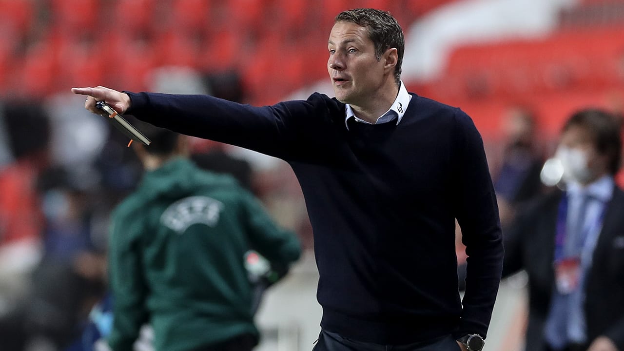 Midtjylland-trainer wil CL-miljoenen besteden: 'Een hek zodat we die ballen niet hoeven te halen'