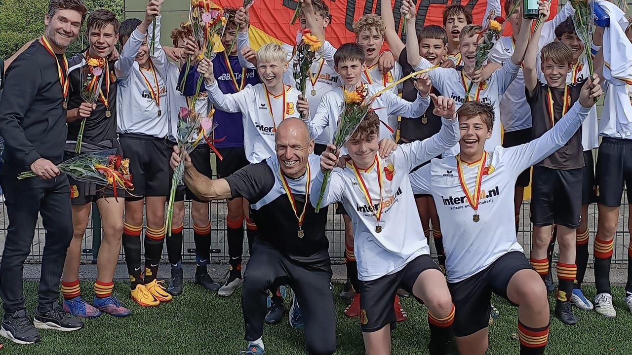 Robben bij eerste trainersklus direct kampioen met Be Quick