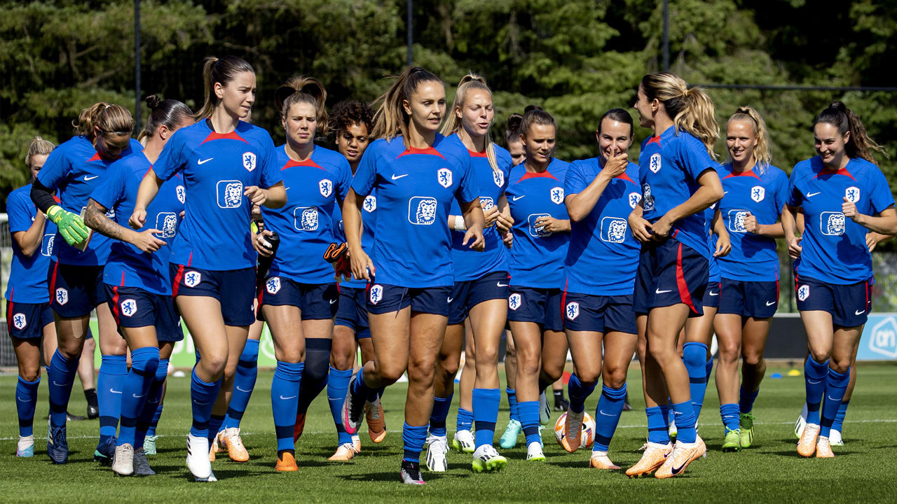 Oranjevrouwen oefenen achter gesloten deuren tegen jongens 'uit vrees voor reputatieschade'