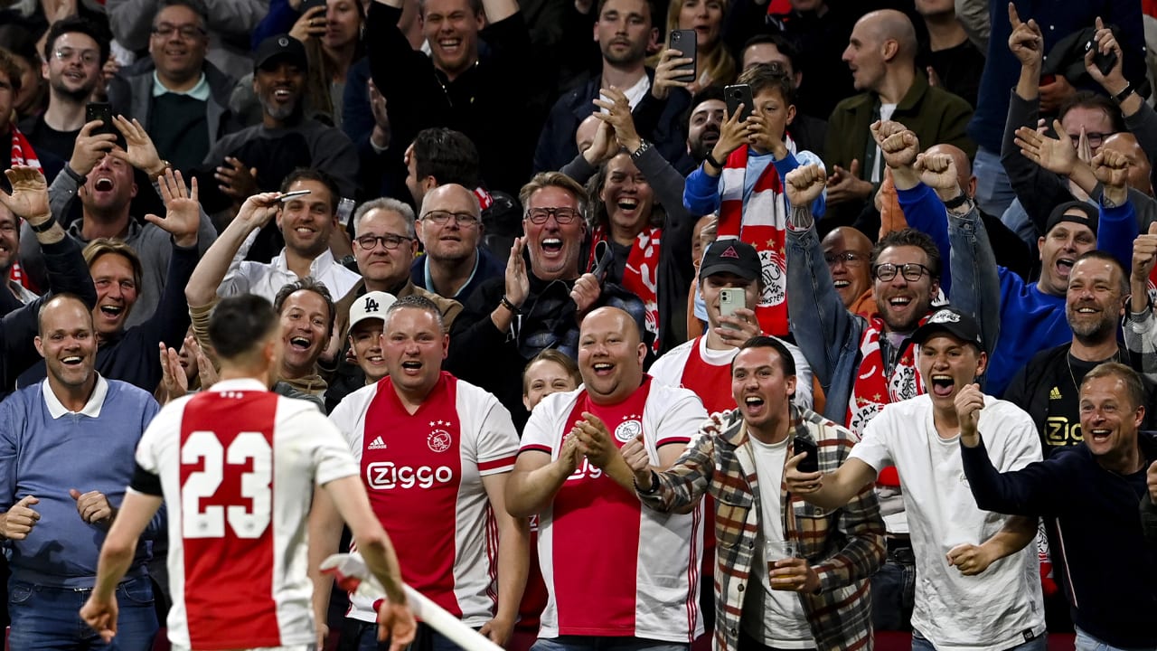 'Ajax-supporters drinken recordhoeveelheid bier tijdens kampioenswedstrijd'