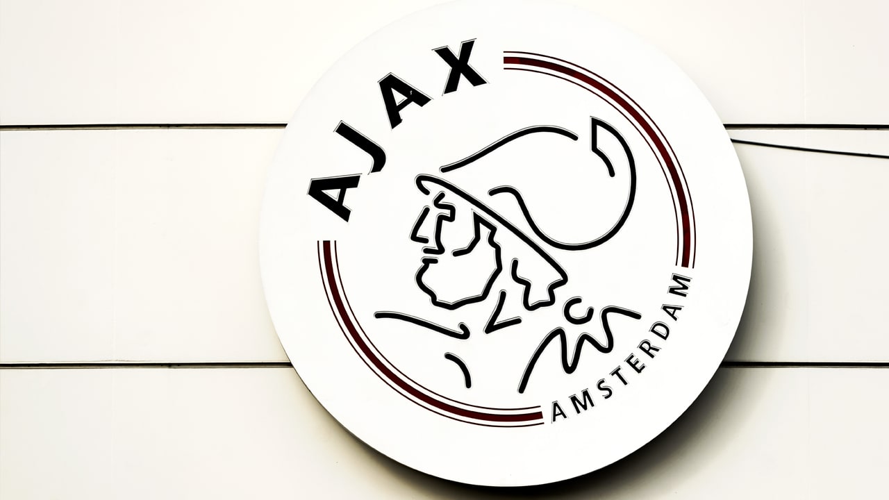 Tweetal legt bestuursfunctie neer bij Ajax