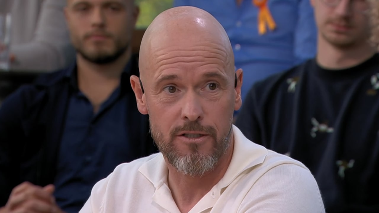 Erik ten Hag bevestigt aan te blijven als trainer van Manchester United