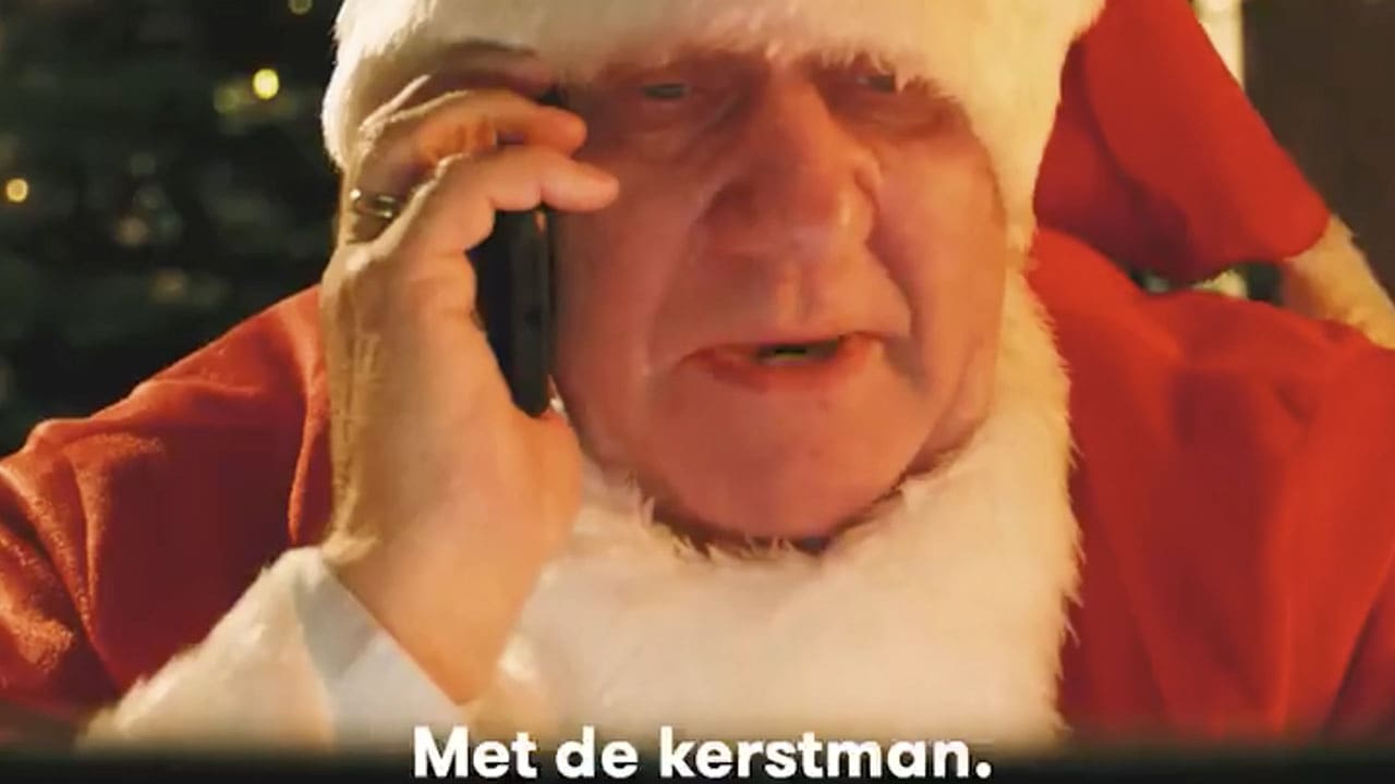 Jan Boskamp schittert als kerstman in nieuwe commercial: ‘Anders pak ik jullie bij je ballen!’