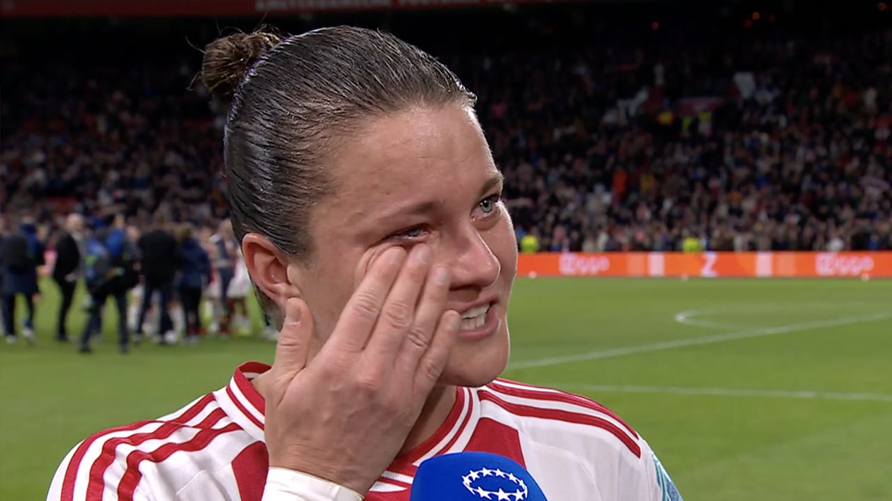 Spitse kan tranen niet bedwingen na historische avond voor Ajax Vrouwen: 'Hier leef ik voor'