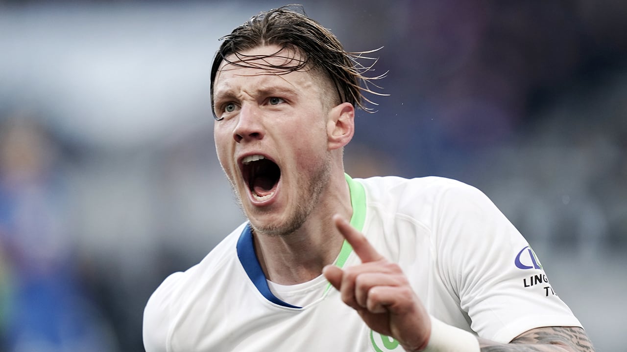 Weghorst schiet Wolfsburg naar kwartfinales Duitse bekertoernooi