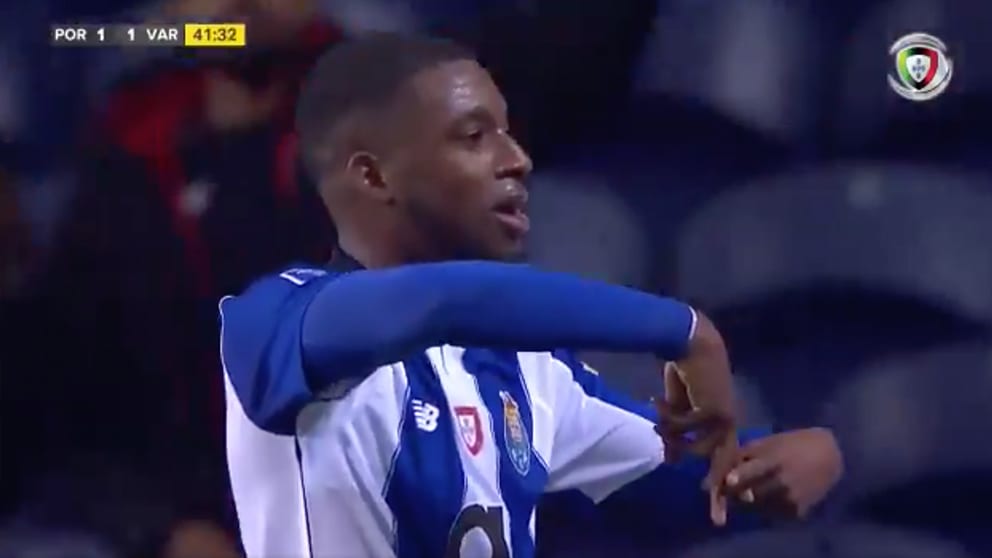 Bazoer scoort meteen bij debuut in FC Porto-stadion 