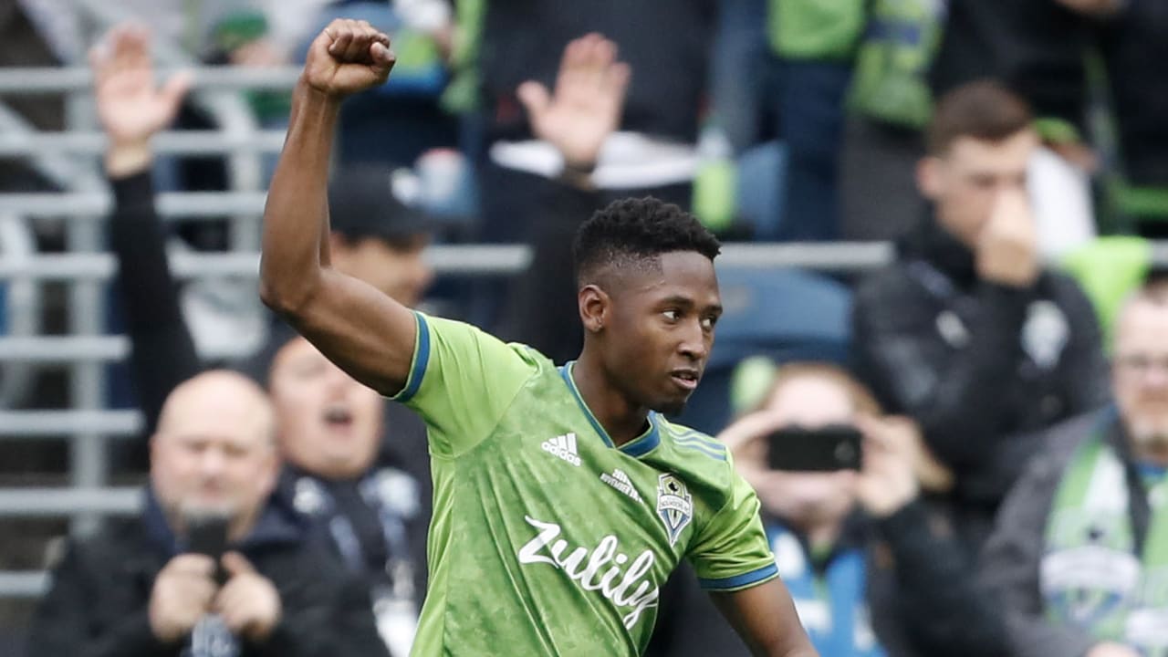 Leerdam leidt voetballers Seattle naar titel