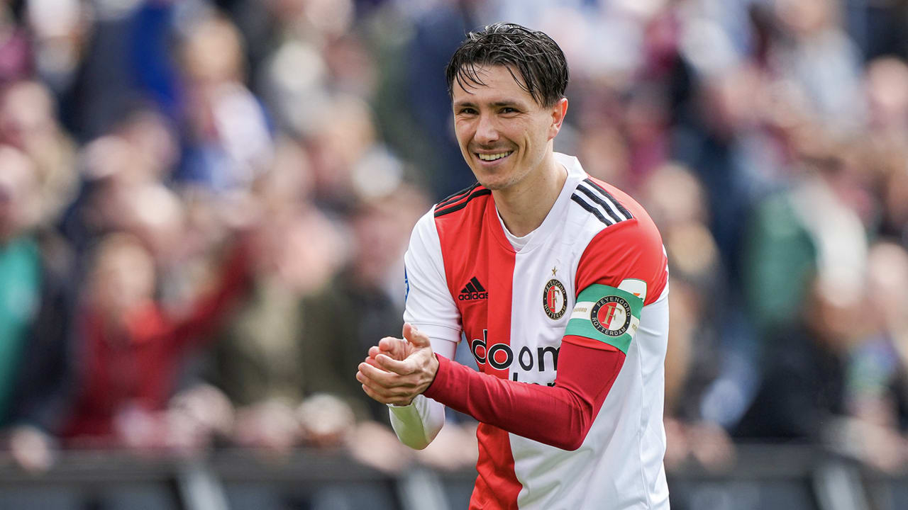 Ajax presenteert Berghuis: 'Welkom in je nieuwe thuis!'