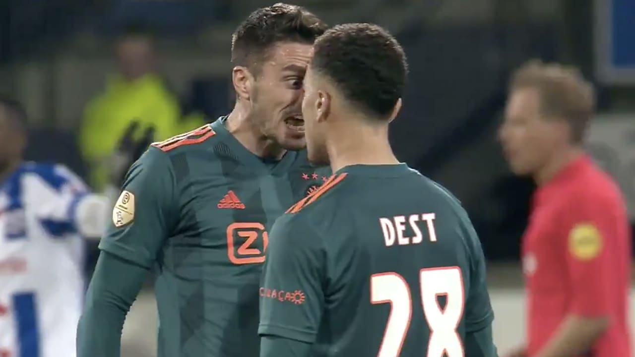 ZIEN! Tadic is FURIEUS op ploeggenoot Dest 