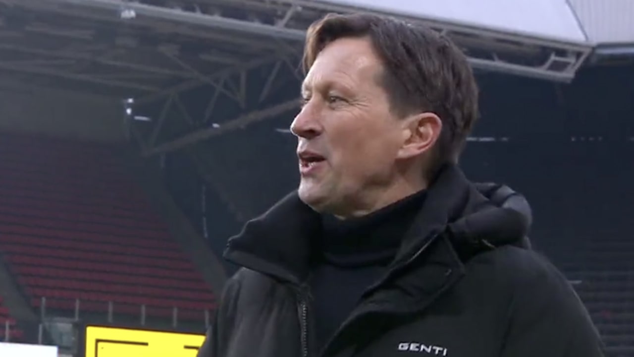 Schmidt woest na curieus doelpunt: 'Give the cup to Ajax today!'