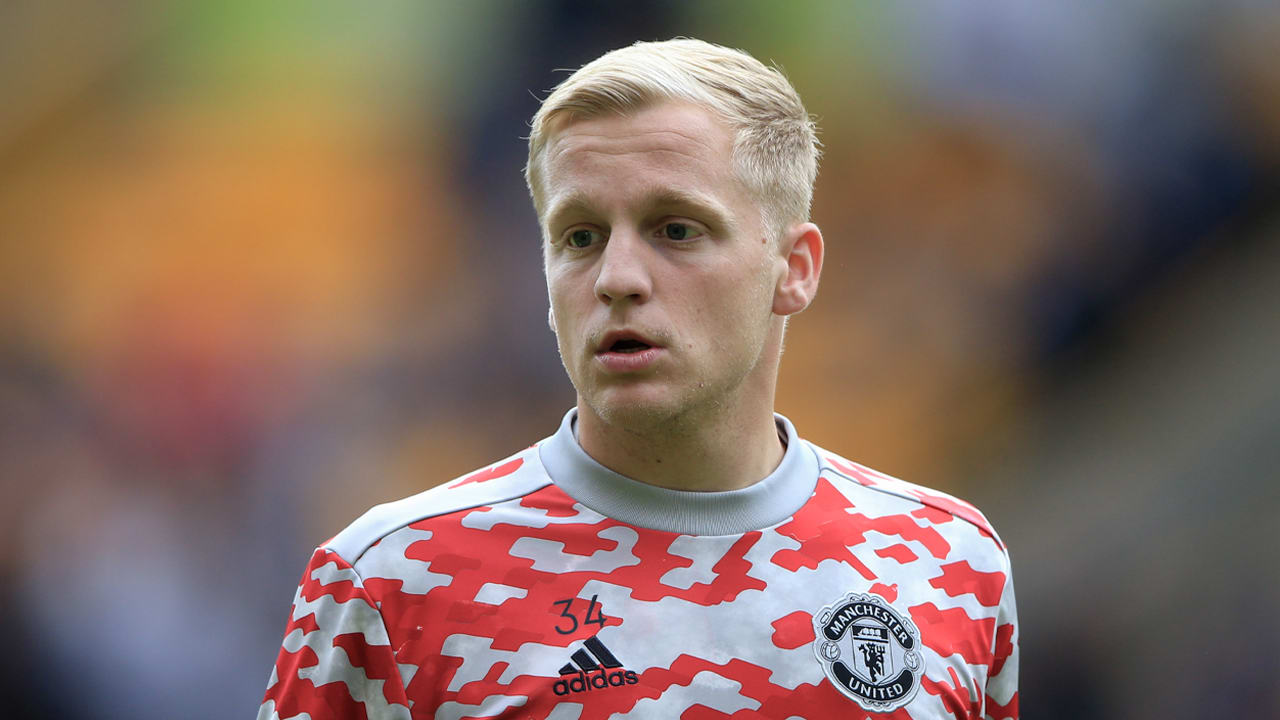 'Van de Beek gedraagt zich bij Manchester United als een 'boertje van buuten' in de grote stad'