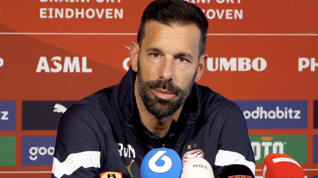 Van Nistelrooij gelooft nog in kampioenschap PSV: 'Theoretisch kan het nog steeds'