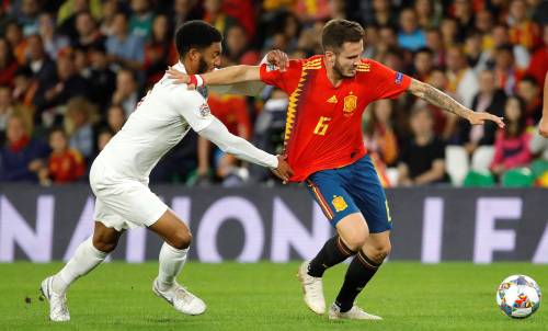 Engeland verrast Spanje in Sevilla