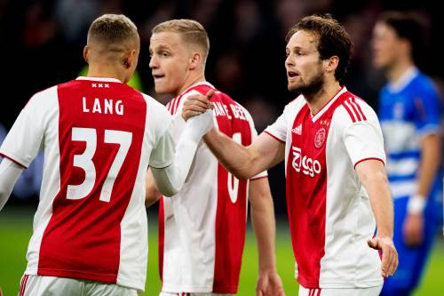 Ajax wint met veel moeite van PEC: 2-1.