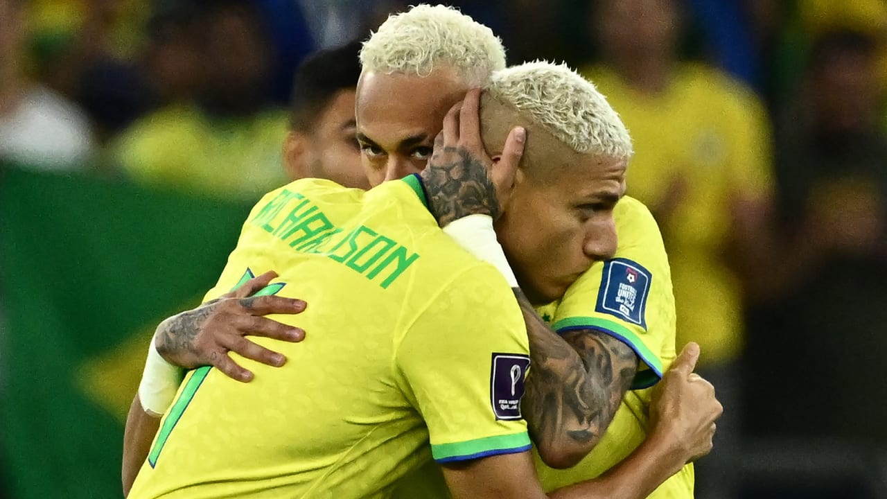 Opmerkelijk: Richarlison neemt gigantische tattoo van zichzelf, Neymar en Ronaldo op z'n rug