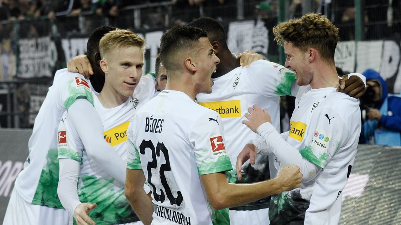 Mönchengladbach blijft aan kop na zege