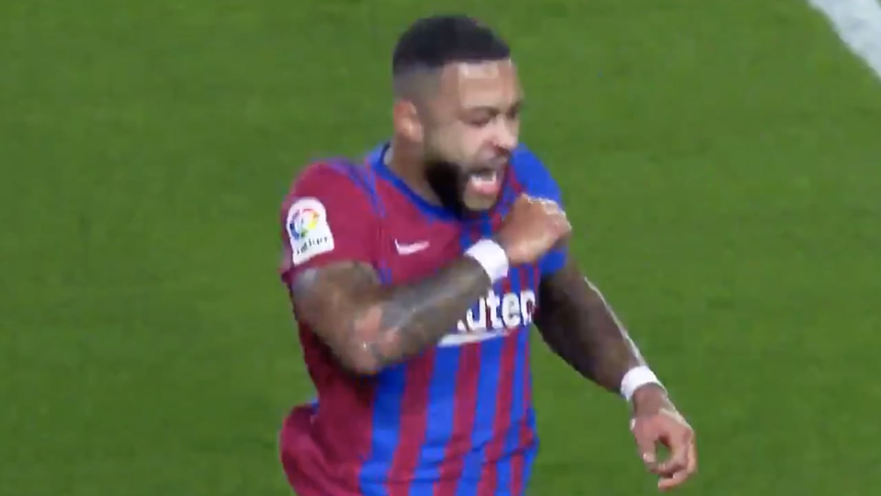 VIDEOGOAL: Memphis schiet penalty vol overtuiging langs Cillessen en zet Barça op voorsprong