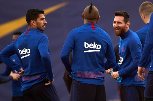 Messi, Suárez en Vidal sluiten aan bij Barcelona
