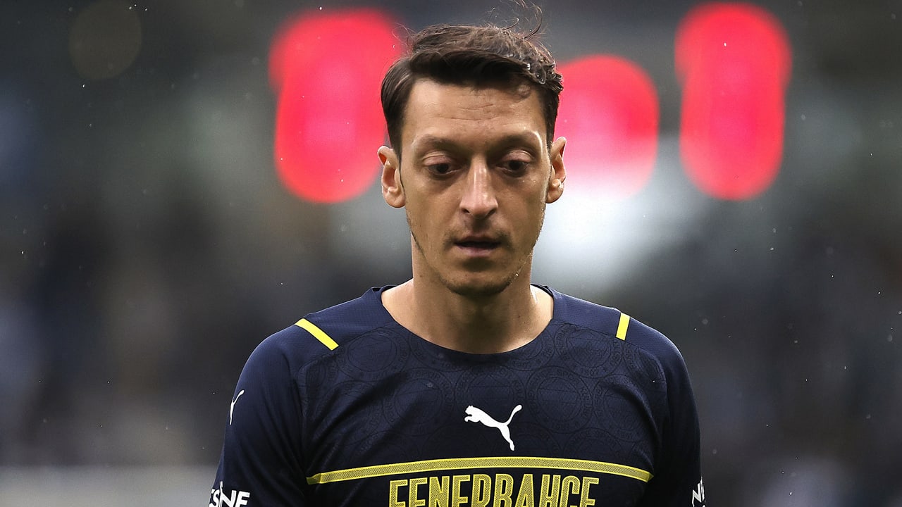 Fenerbahçe zet Özil per direct uit de selectie