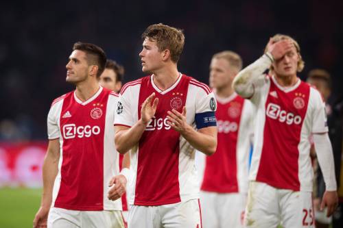 Ajax buigt in slotfase voor Real Madrid