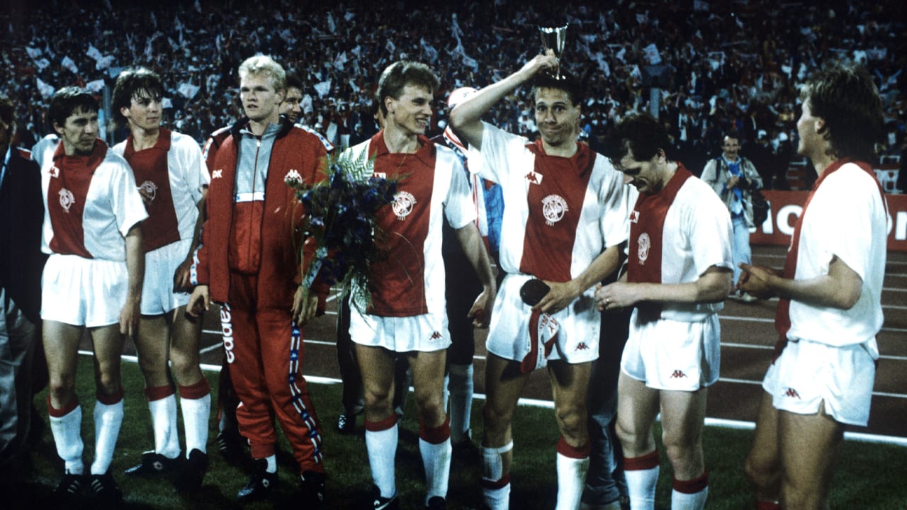 Vandaag in 1987: Van Basten leidt Ajax naar Europa Cup II-winst