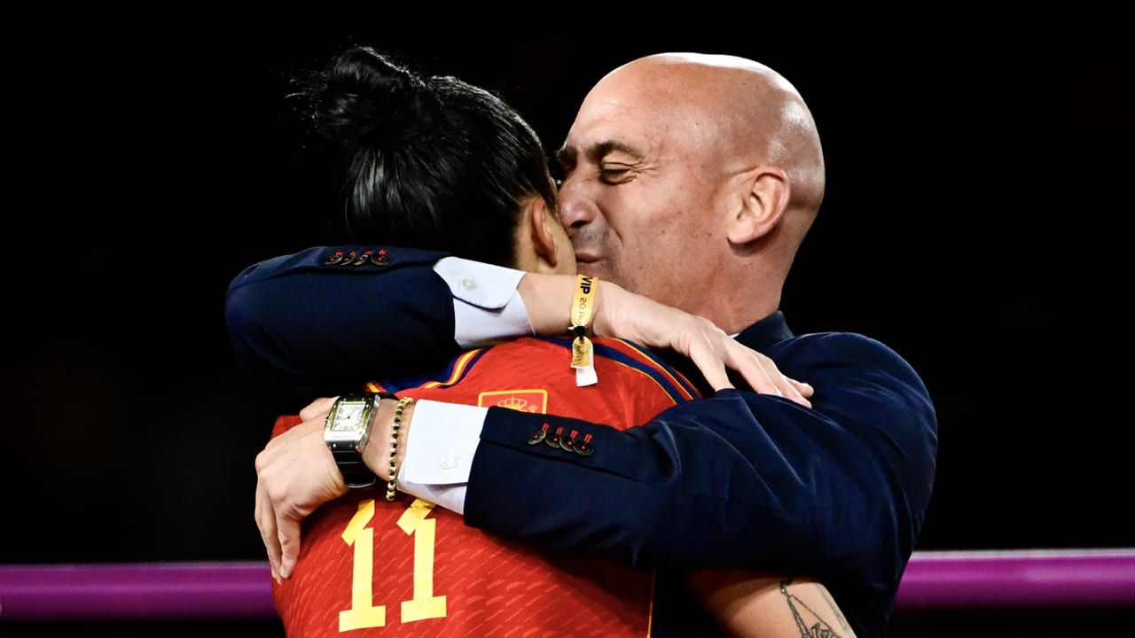 'Spaanse voetbalsters bevestigen opgedrongen kus Rubiales'