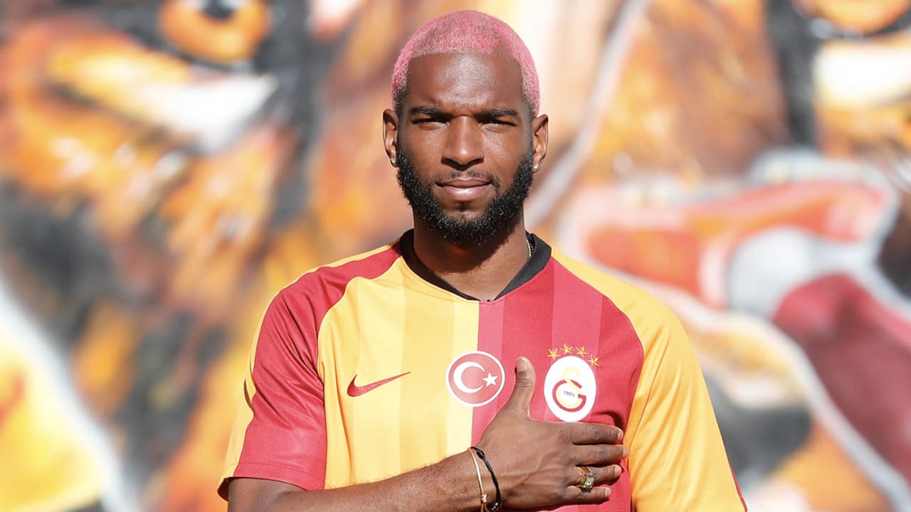 OFFICIEEL: Ryan Babel maakt pikante transfer naar Galatasaray