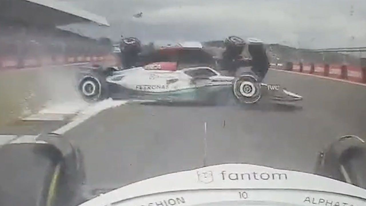 VIDEO: Formule 1-race Silverstone stilgelegd na enorm crash eerste bocht